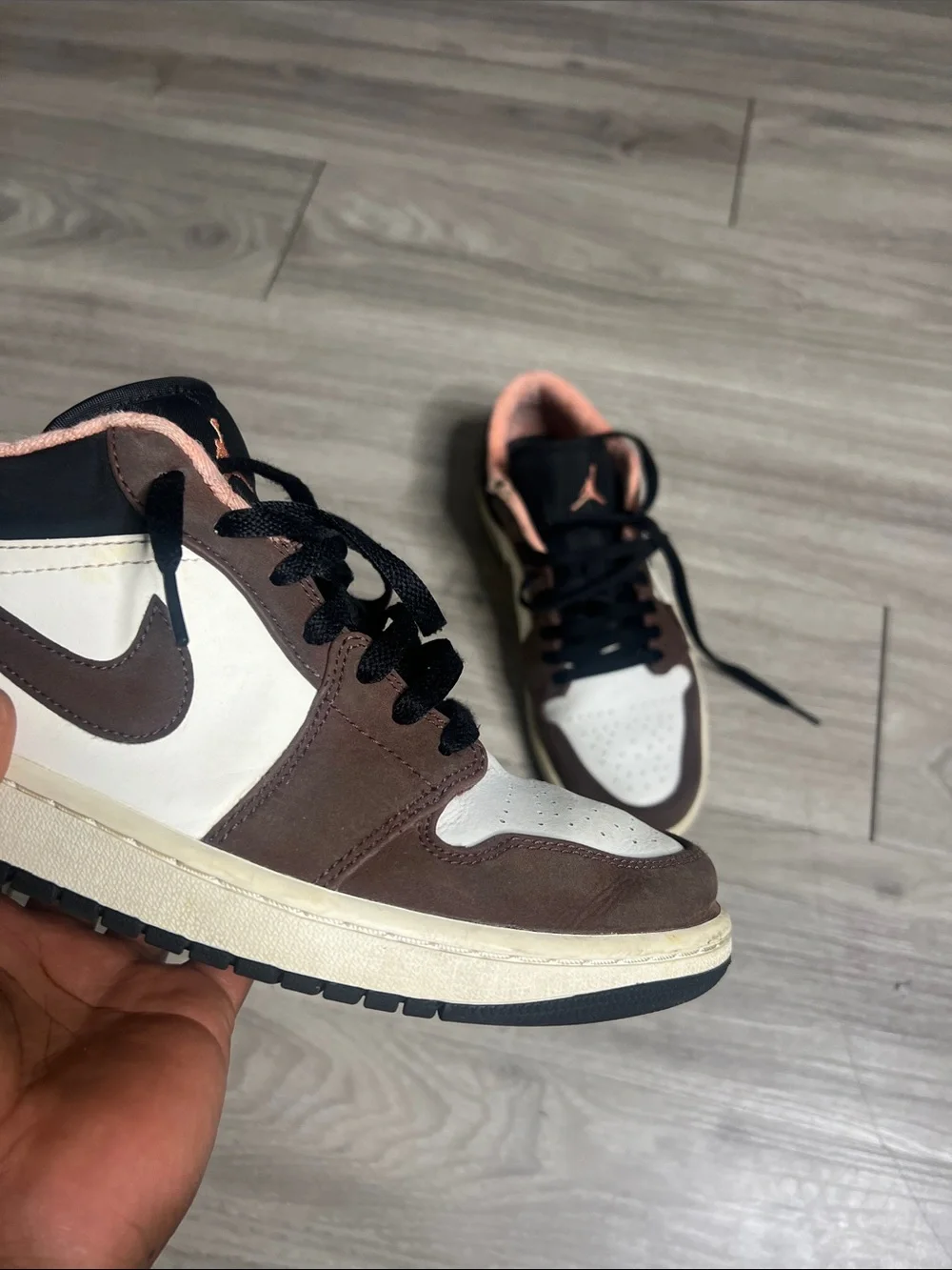 Jordan 1 Low Mocha Brown (9.5)